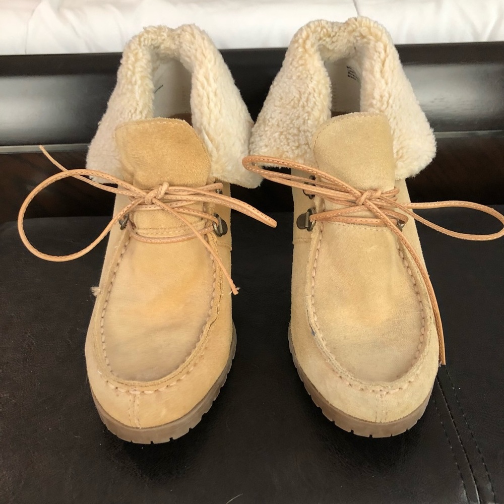 GOOD CONDITION WINTER BOOTIES.